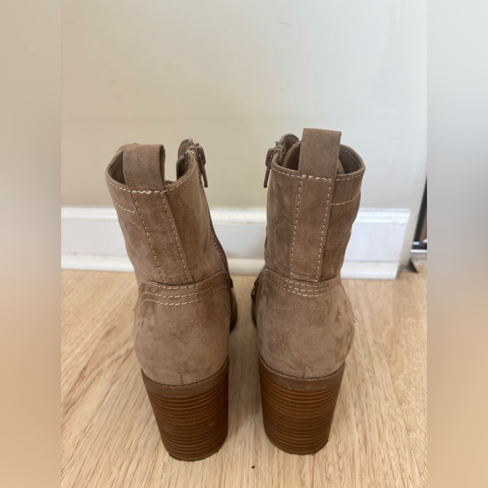 Target Tan Universal Thread Lace-Up Boots size 11 - Picture 6 of 8